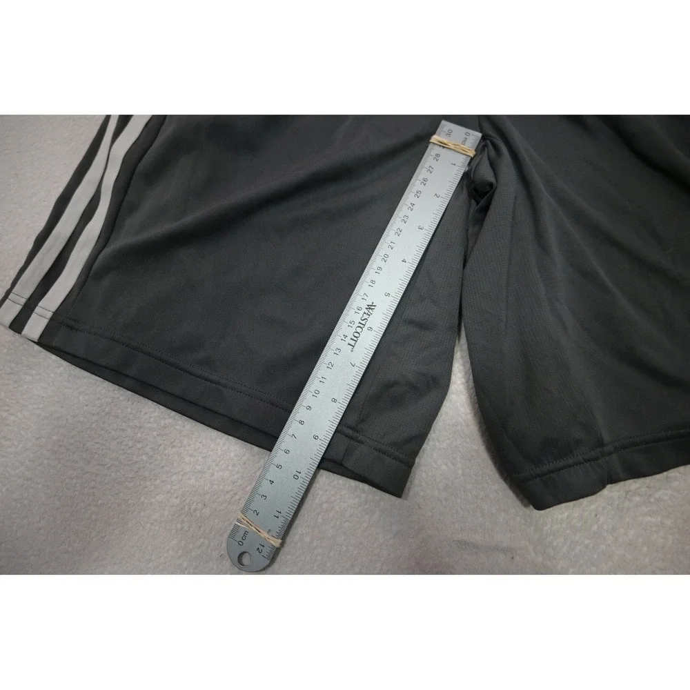 Adidas Athletic Gym Shorts Men Medium Gray Primeblue Aeroready 3-Stripe EUC